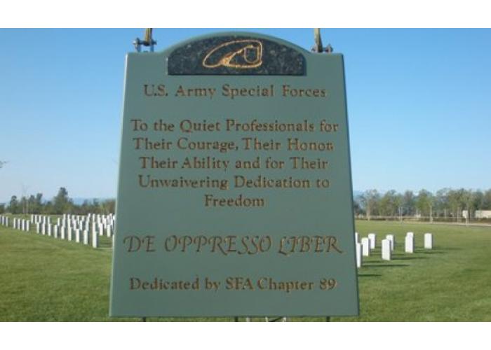 720 - Small Trail Sign w/Crown Top