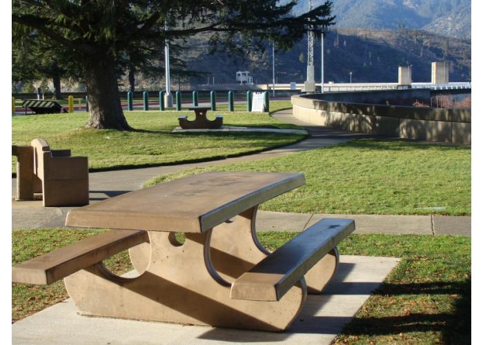 92" Picnic tables w/round legs