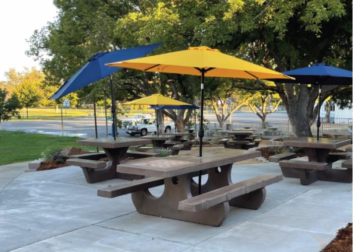 92" Picnic tables w/round legs