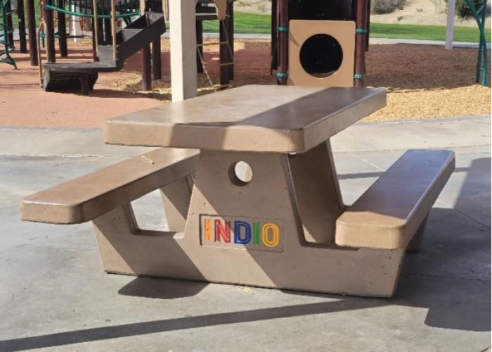 92" Picnic tables w/square legs