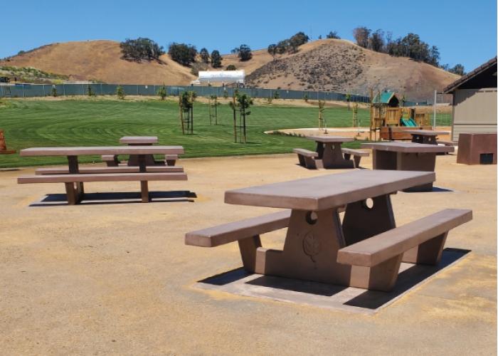 92" Picnic tables w/square legs